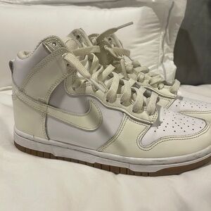 DUNKS NIKE worn a few times size 5.5 kids